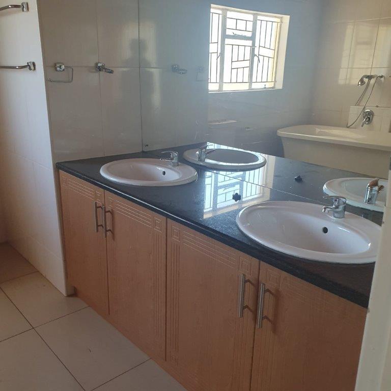 To Let 4 Bedroom Property for Rent in Ladybrand Free State